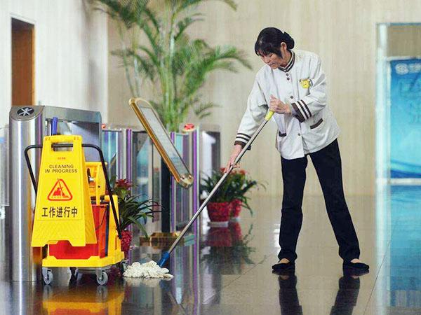 為什么現在很多企業(yè)保潔選擇托管，而不是自招呢？